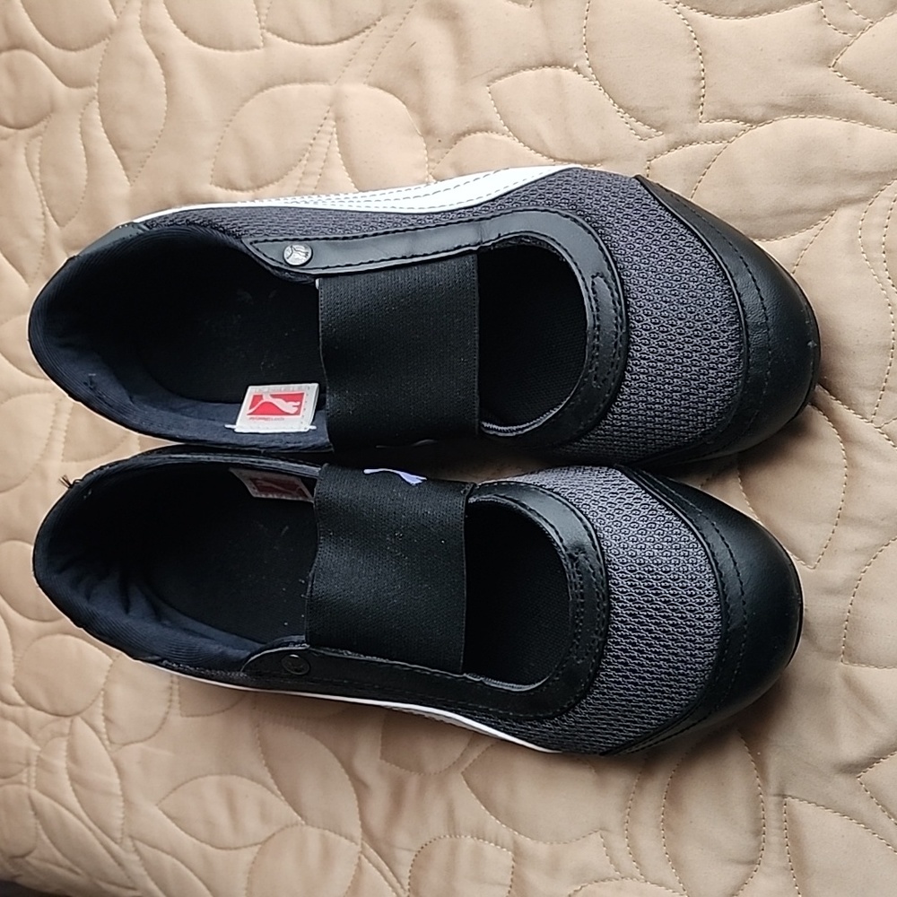 Black puma size 8